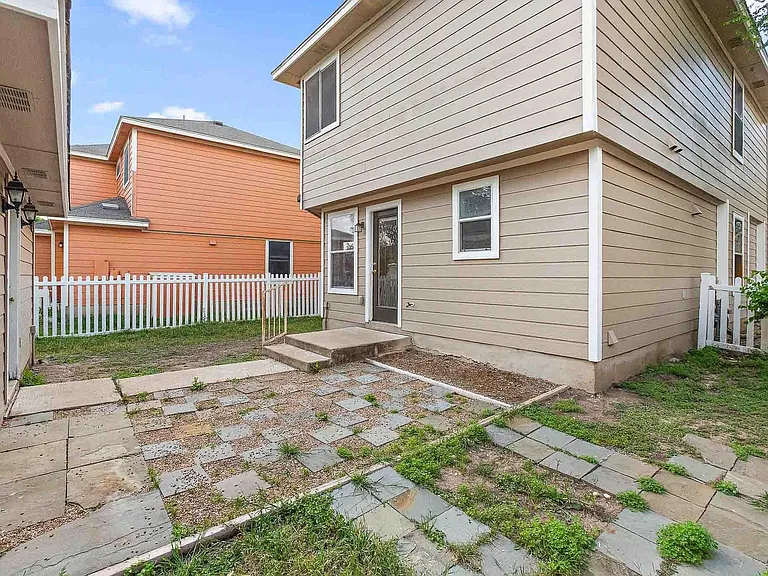 280 Strawn — Photo 22