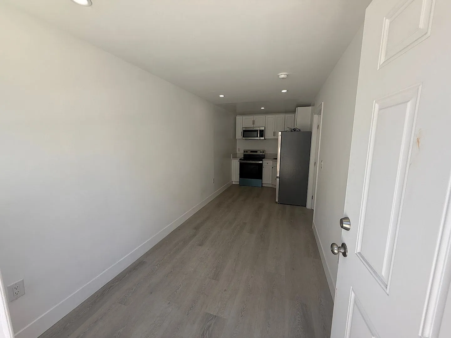 Makee Ave Apartments - 6616 Makee Ave., Llc. — Photo 3