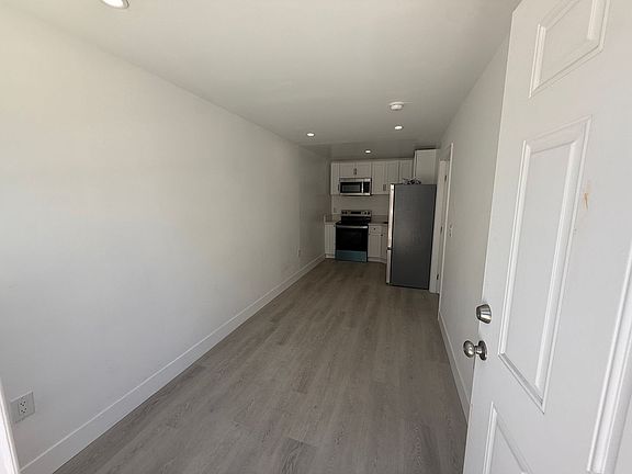 3rd image of 6616-6618 Makee Ave #6616-1/2