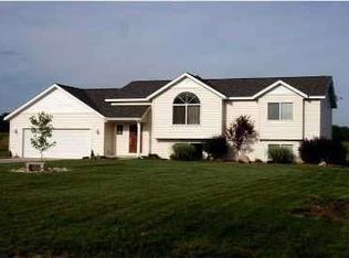 6033 Greenbriar Dr, Lowell, MI 49331