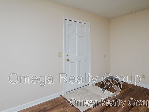 4th image of 2711 18th Ave APT 14