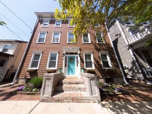 6 W Burlington St, Bordentown, NJ 08505