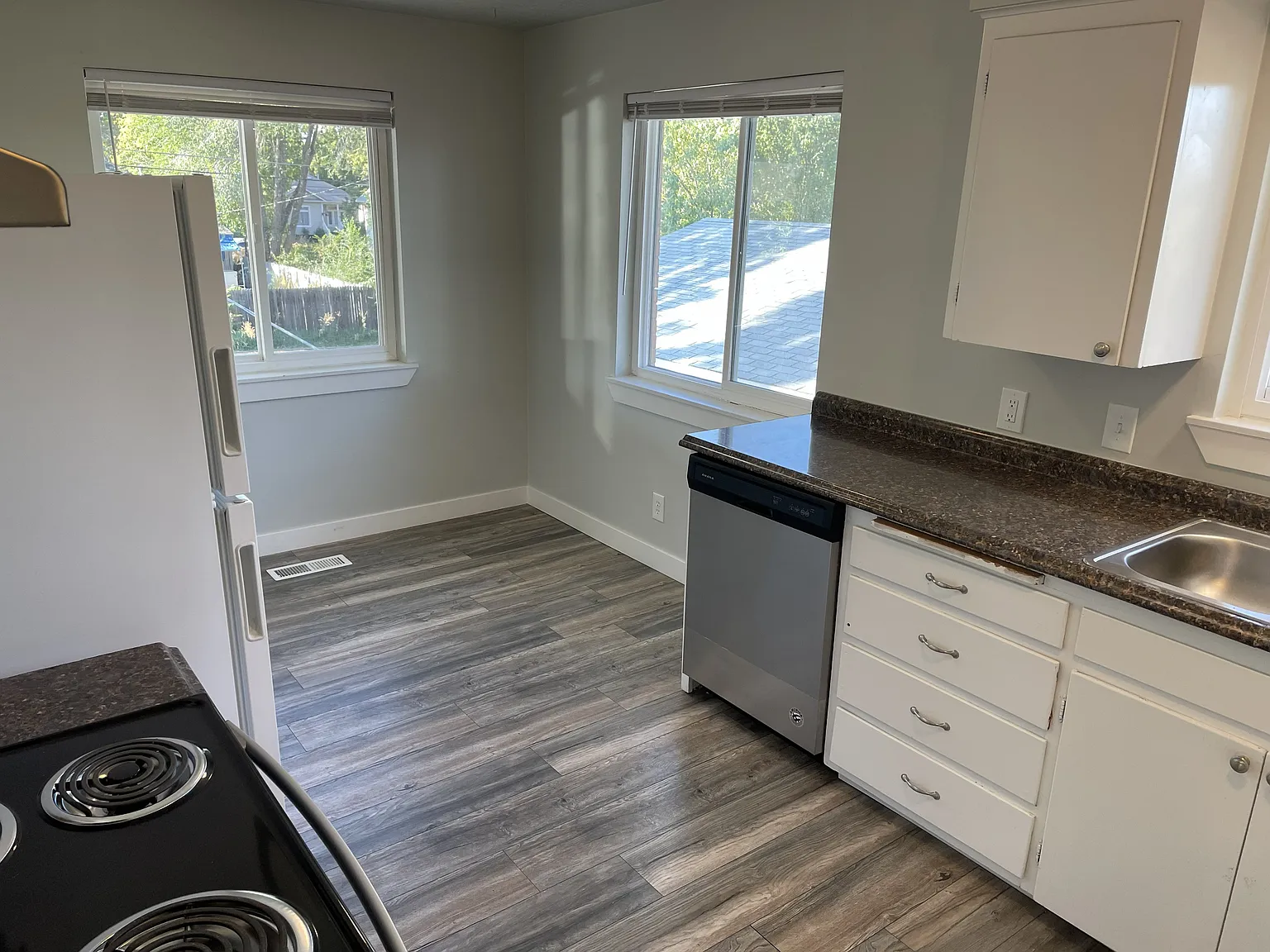2 bed, 900 sqft, $1,800 — Photo 3