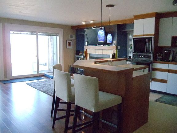2nd image of 640 Pleasure Ave #15