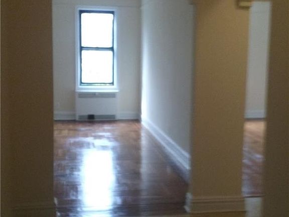 2nd image of 25 Parade Pl APT 5A