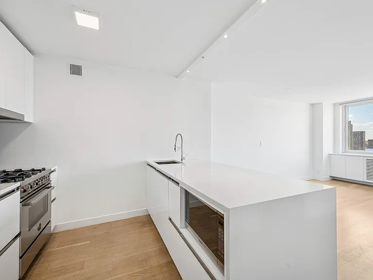 301 W 53rd St #24B — Photo 3