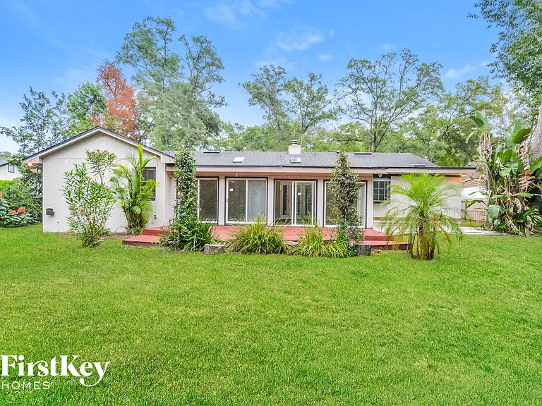 520 Whispering Oak Ln — Photo 15