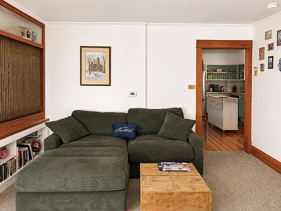 3rd image of 686 34th St
