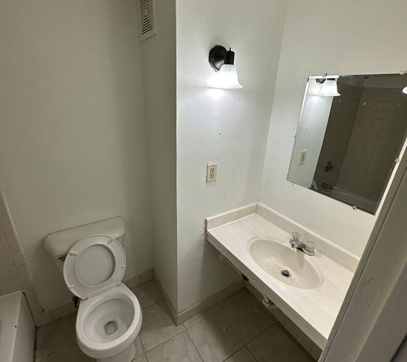 88279281 Woodlands Condos Apartment Rentals Milwaukee, WI Zillow