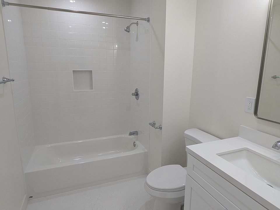 1st image of 613 Illinois Ct APT 2