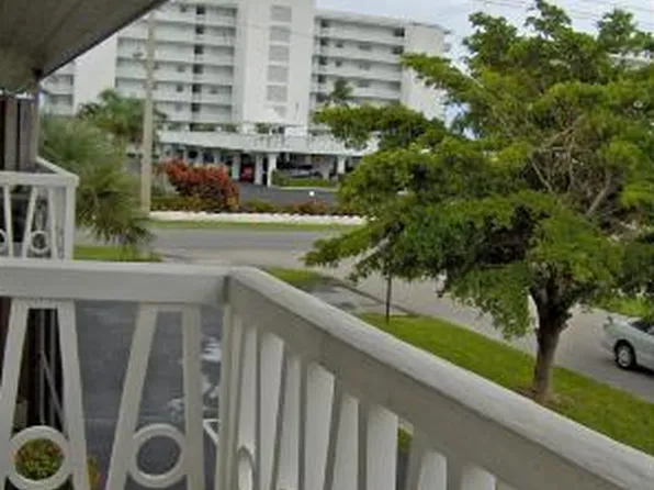 510 Lake Shore Dr #330, Lake Park, FL 33403