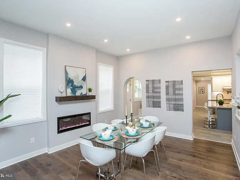 327 Wood St — Photo 17