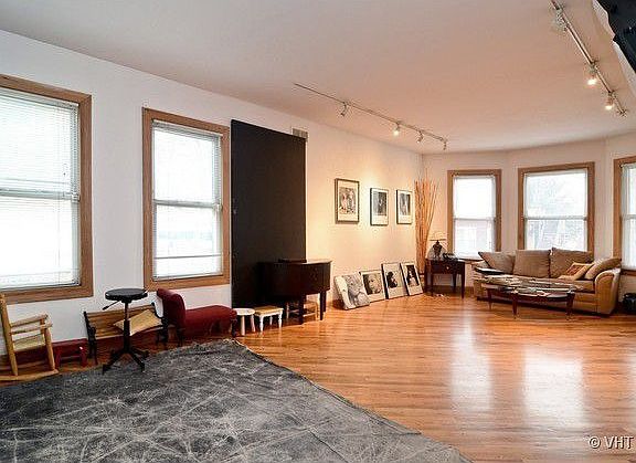 3rd image of 3525 N Damen Ave