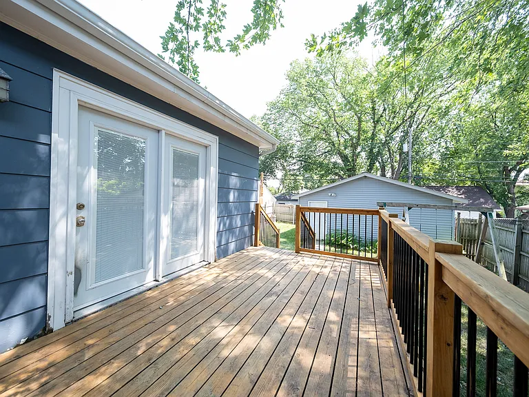 2654 Vincent Ave N — Photo 30