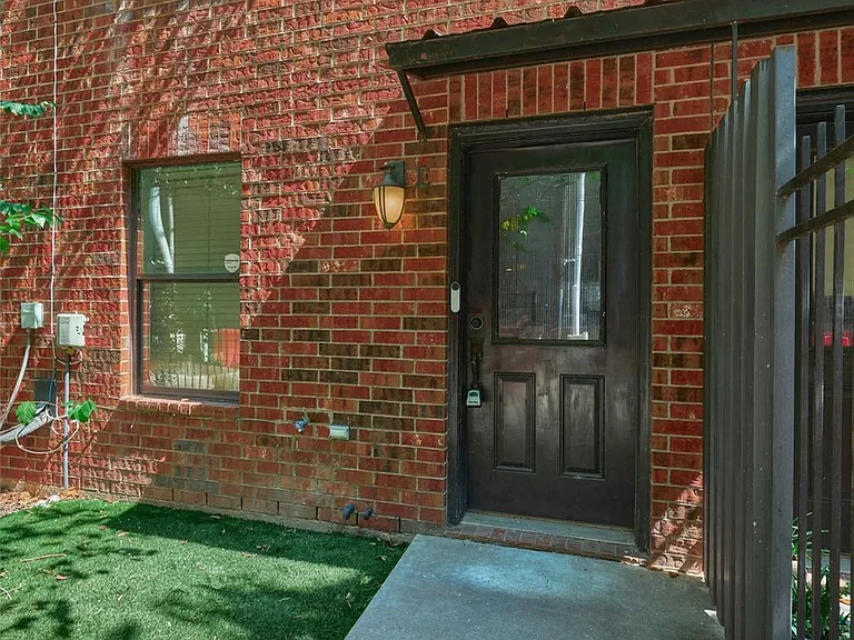2422 Navigation Blvd #E — Photo 4