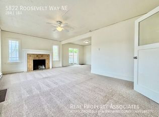 5822 Roosevelt Way NE, Seattle, WA 98105