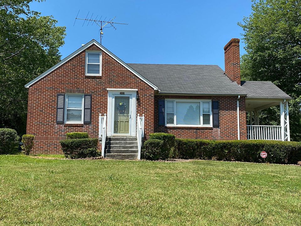 front view of the house and yard