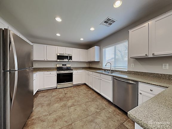 4th image of 41321 W Cahill Dr