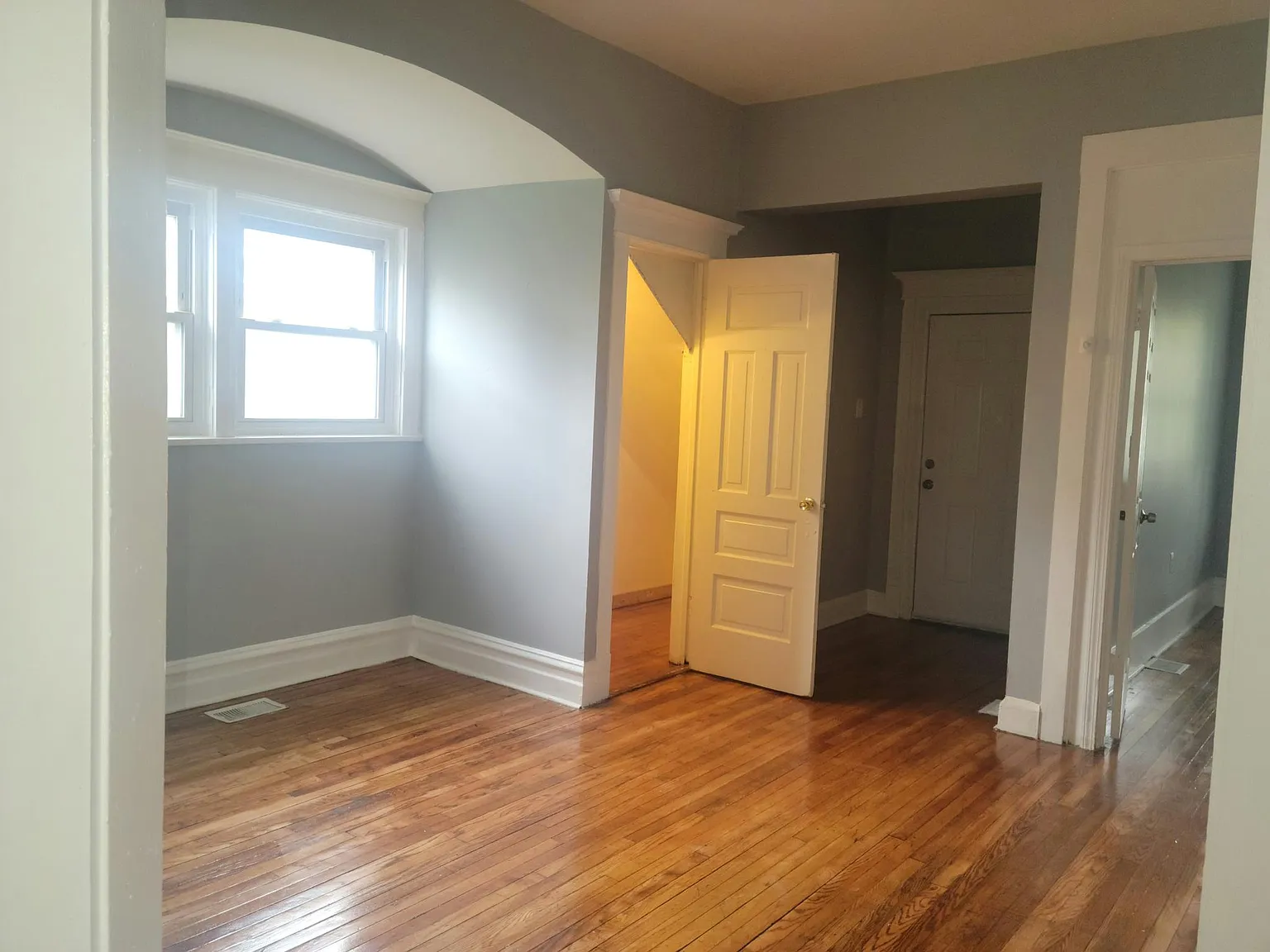 4 bed, 1200 sqft, $1,800 — Photo 3