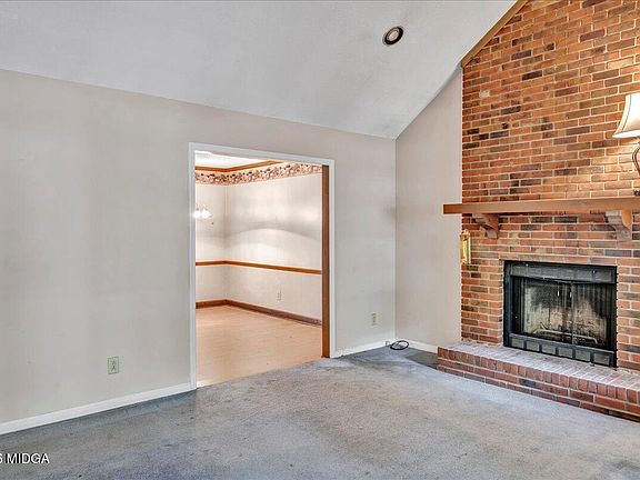 2nd image of 1129 Santa Fe Trl