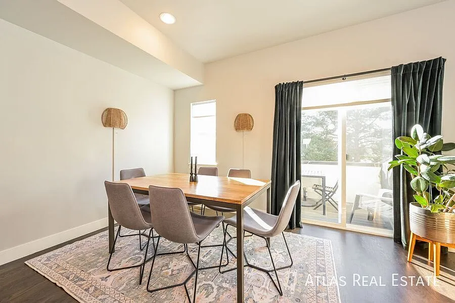Modern 2-Bedroom Townhome for Rent — Photo 3