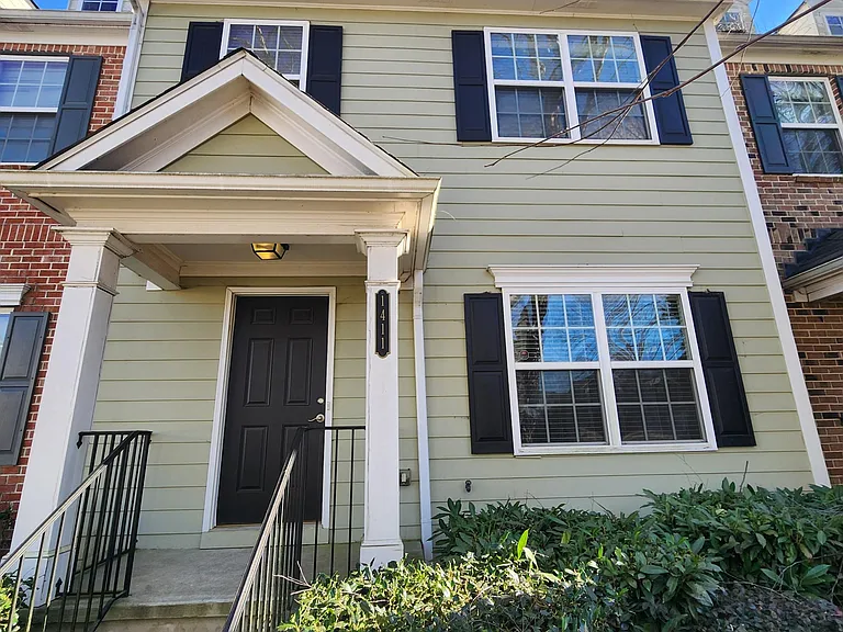 1411 Bay Overlook Dr — Photo 2