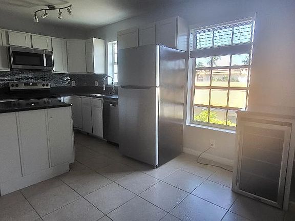 5th image of 5240 NE 14th Way