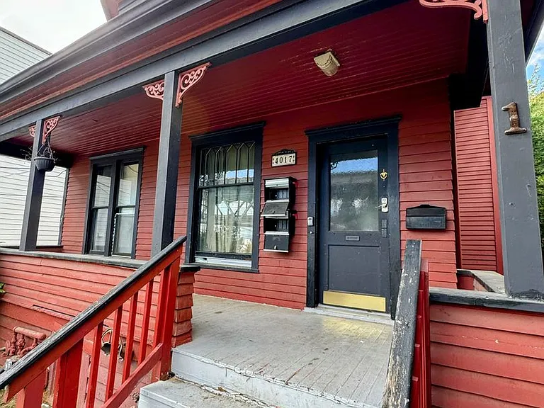 4017 5th Ave NE — Photo 1