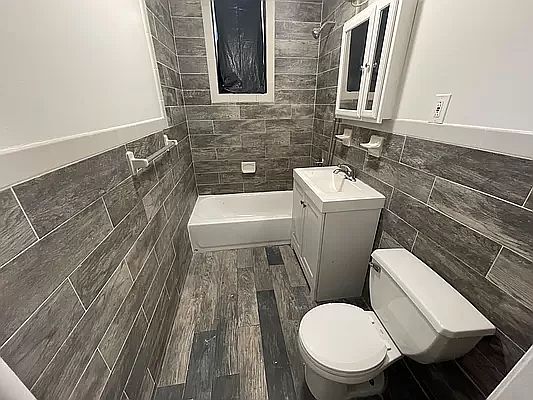 3rd image of 182 Rockaway Ave #1