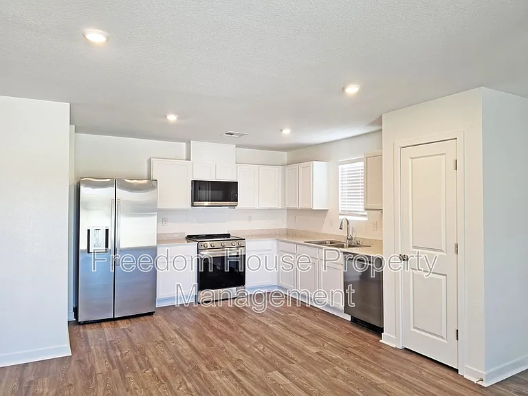 710 E Huyana Wind Dr — Photo 26
