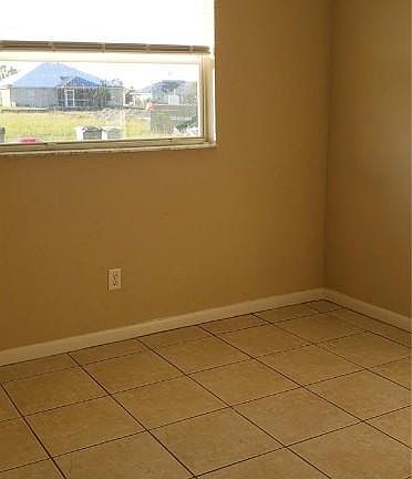 5th image of 815 NE 7th Pl