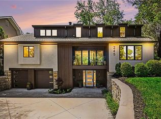 245 W 61st St, Kansas City, MO 64113