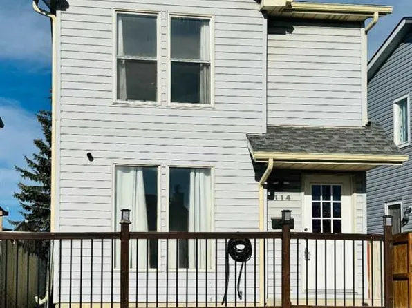 114 SW Castledale Way NE, Calgary, AB T3J 2A2