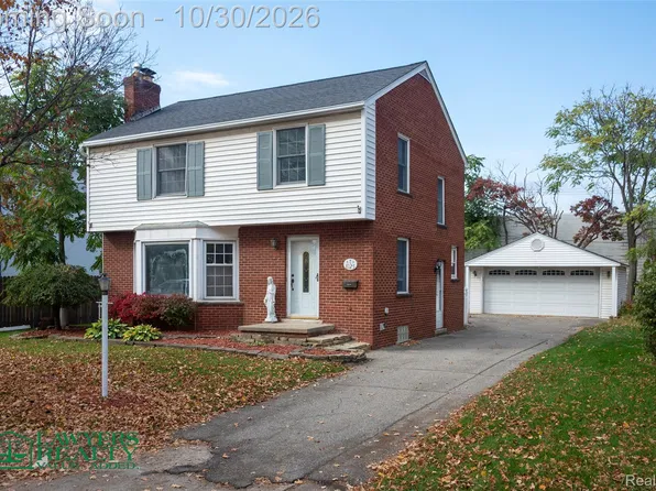 8125 Mackay Ct, Utica, MI 48317