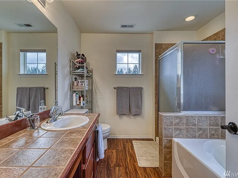 1180 Hudson St — Photo 13
