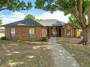 22 Colonial Dr, Wichita Falls, TX 76306
