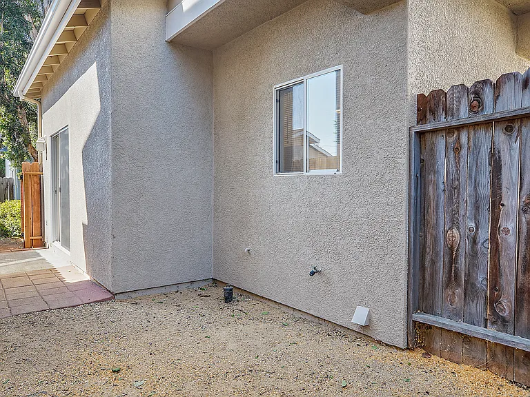 686 E Foothill Blvd — Photo 18