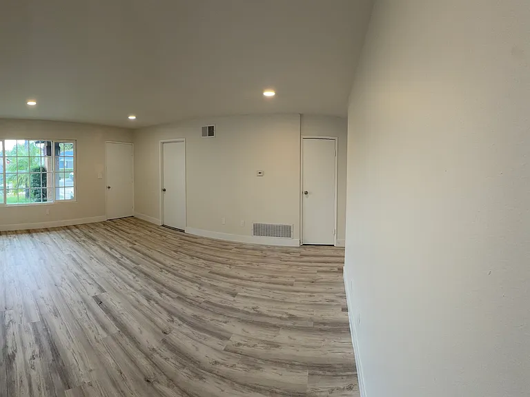 13015 Oak St — Photo 3