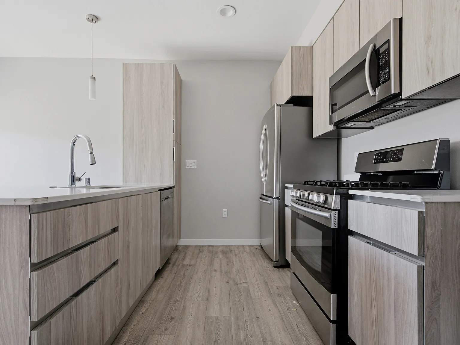 1 bed, 708 sqft, $2,900 — Photo 4