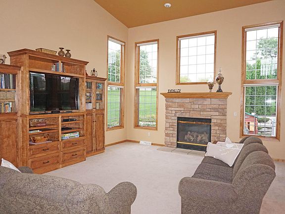3rd image of W233N7320 Flagstone Ct
