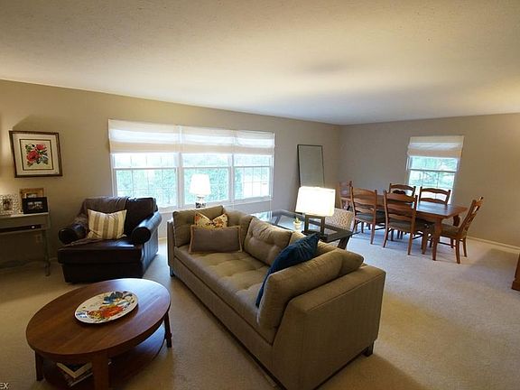 5th image of 230 Commons Ct #27