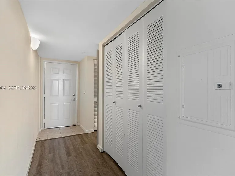 1919 Van Buren St #417A — Photo 3