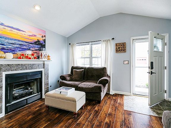 2nd image of 3509 Branchwood Pl