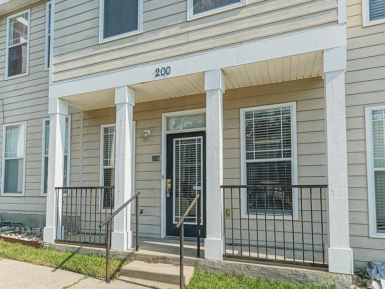 2400 Fred Smith Rd #204 — Photo 2