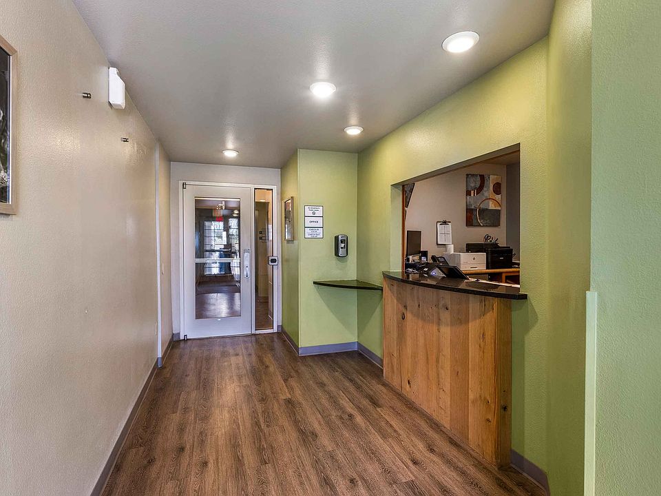 Lobby and Guest Check-in