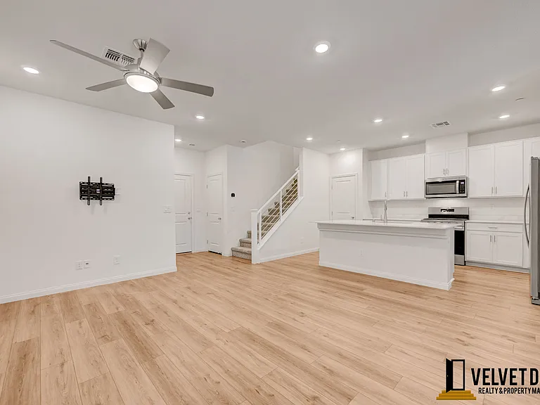 2725 Luzzi Walk #1 — Photo 3