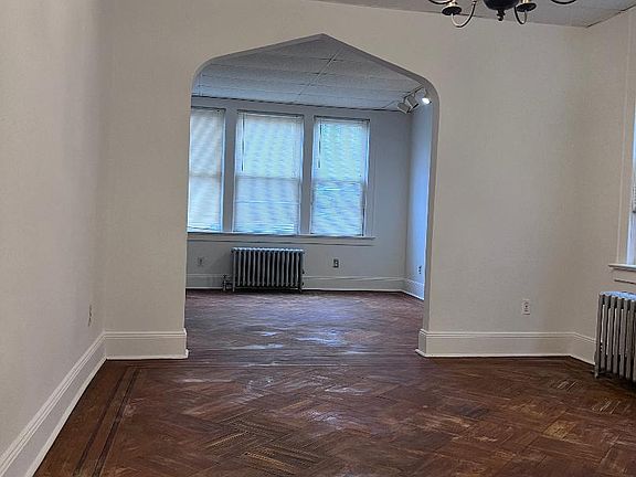 2nd image of 373 Woodlawn Ave