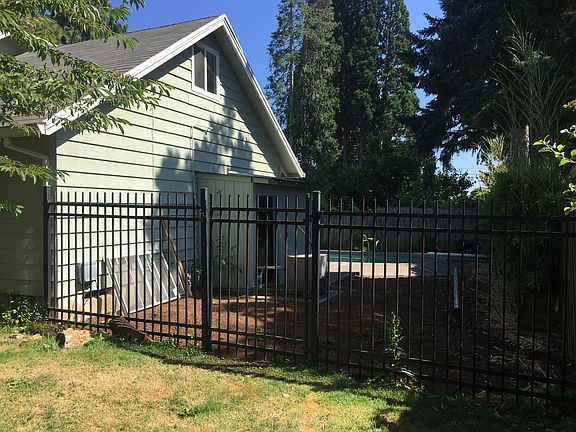 3rd image of 799 SE 24th Ave