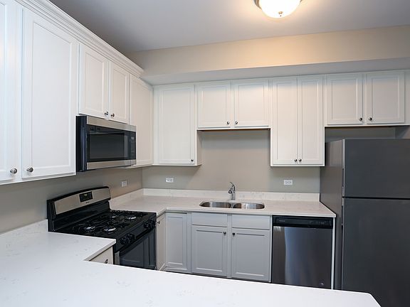 5th image of 40 W Main St Unit 111