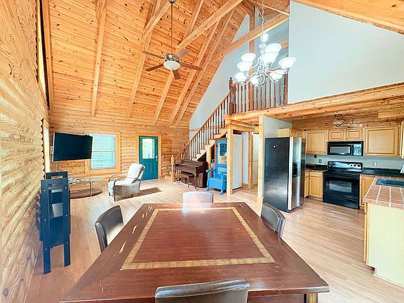 5th image of 413 Skyview Dr